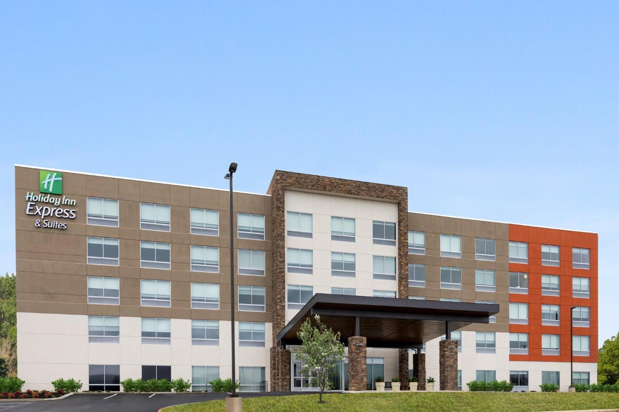 Holiday Inn Express & Suites Waynesboro East Exterior photo