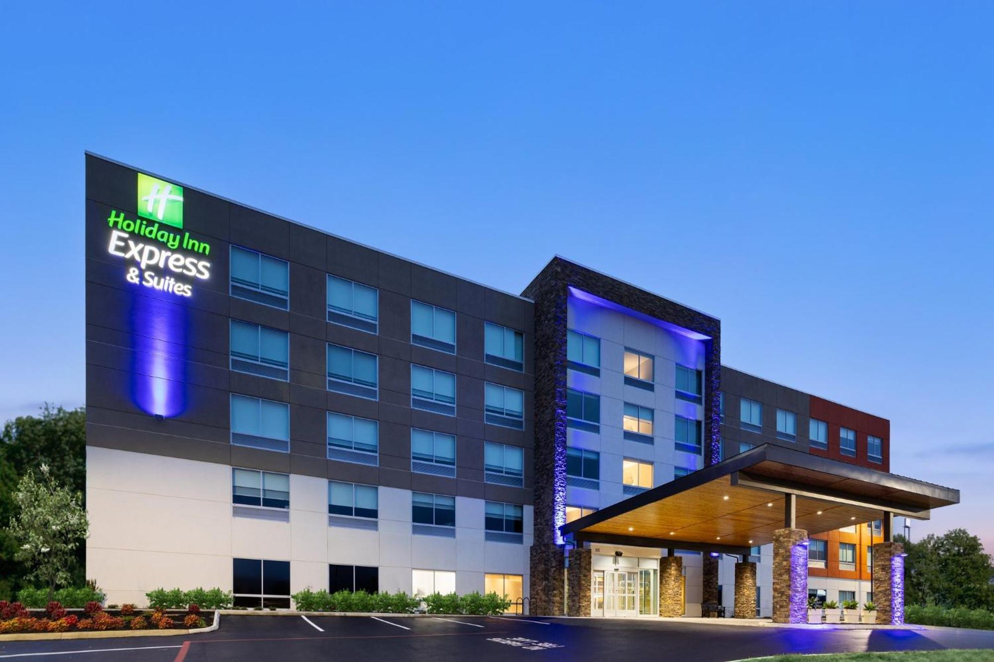 Holiday Inn Express & Suites Waynesboro East Exterior photo